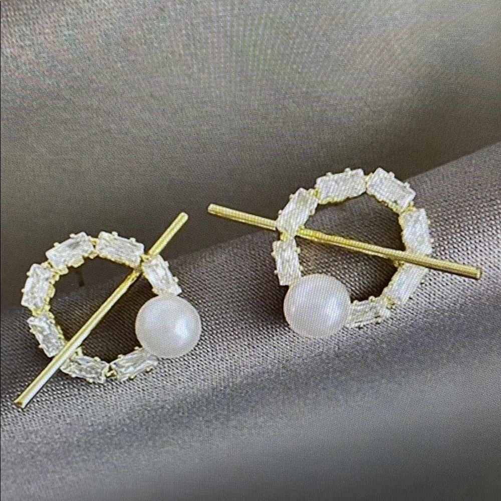 Elegant Gold and Pearl Circle Earrings